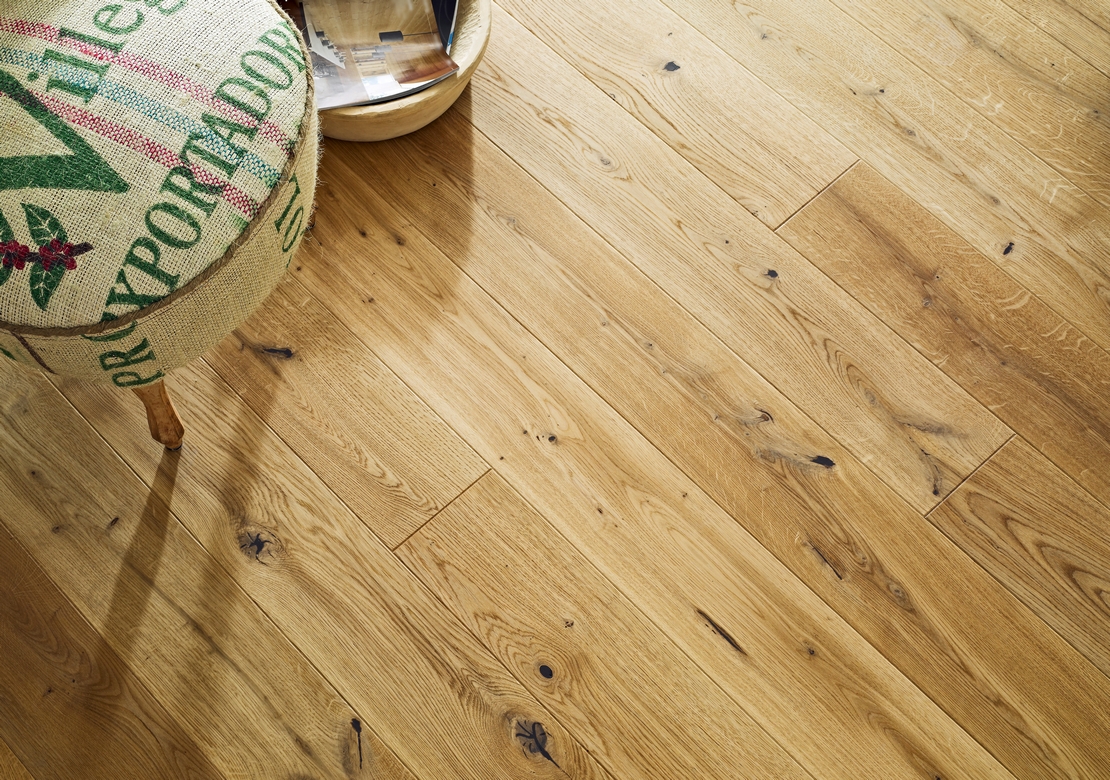 Petit séjour vintage, parquet chêne rustique. - Inspirations Iperceramica