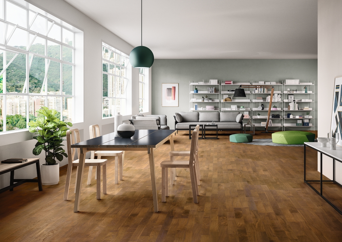 Modernes, offenes Wohnzimmer in Weißtönen, gebürstetes Eichenparkett - Inspirationen Iperceramica