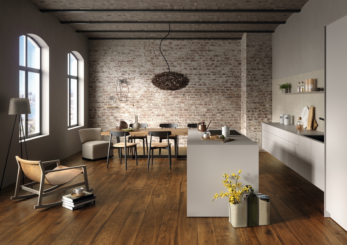 Rustikale offene Industrieküche. Parkett aus Naturholz und moderner Stil - Inspirationen Iperceramica