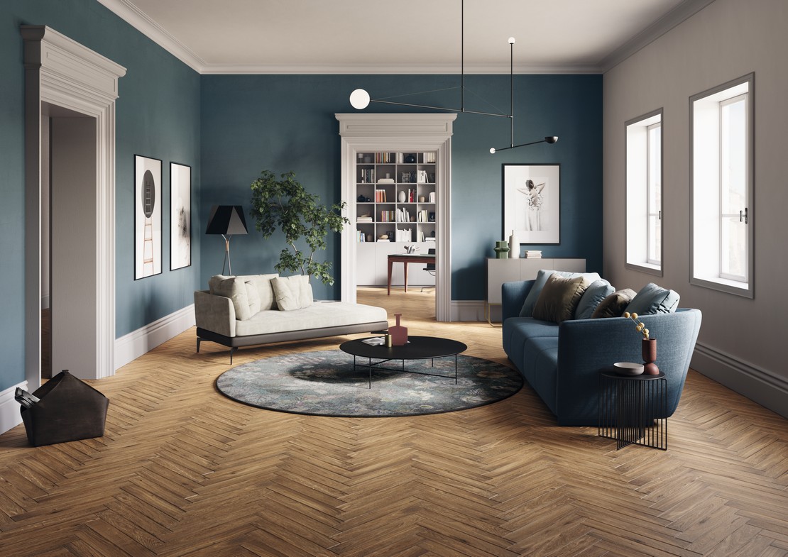 Soggiorno classico ed elegante con parquet e pareti dai toni blu - Ambienti Iperceramica