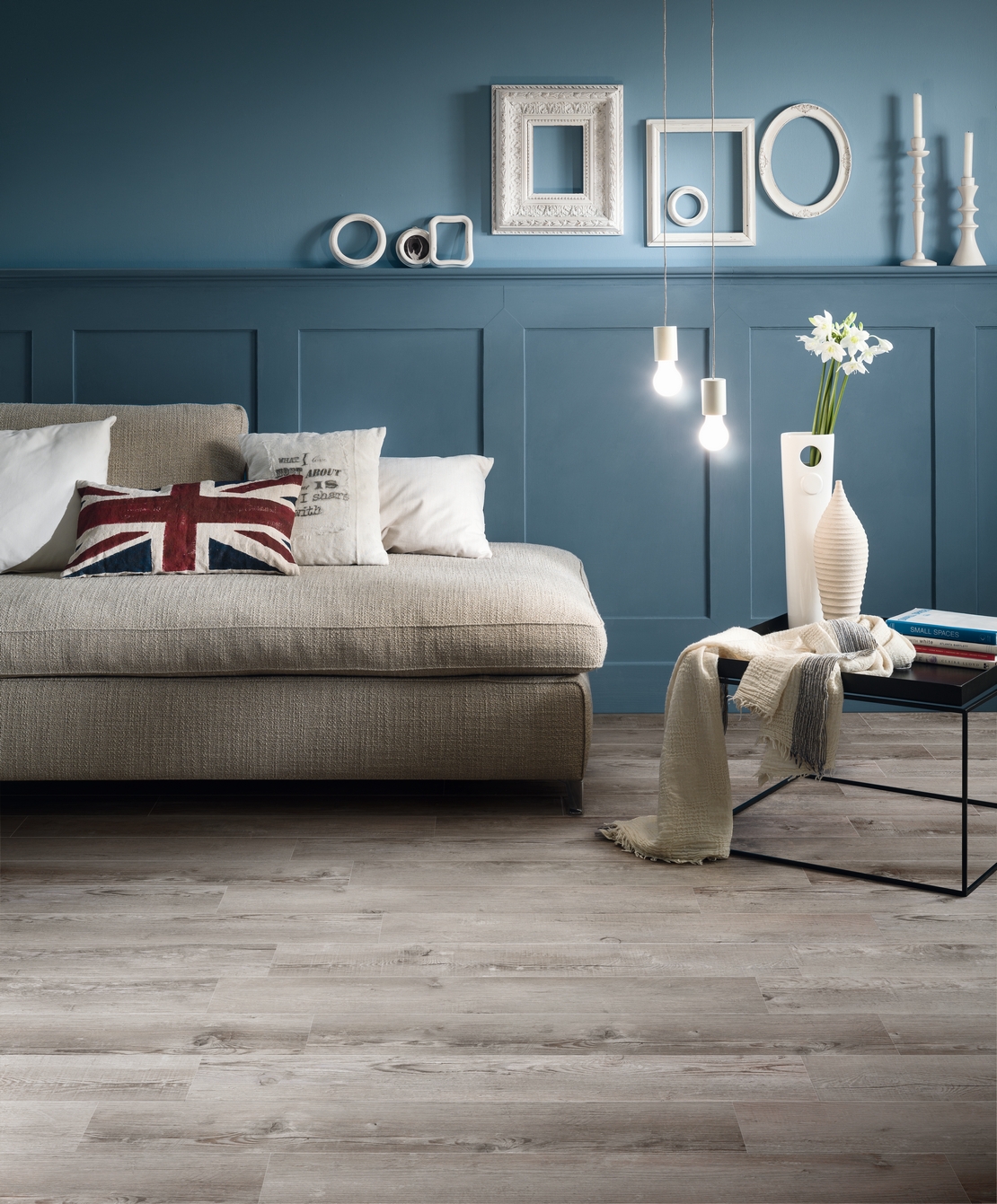 camera da letto classica grigia e blu, pavimento moderno in PVC stile  industrial - Ambienti Iperceramica