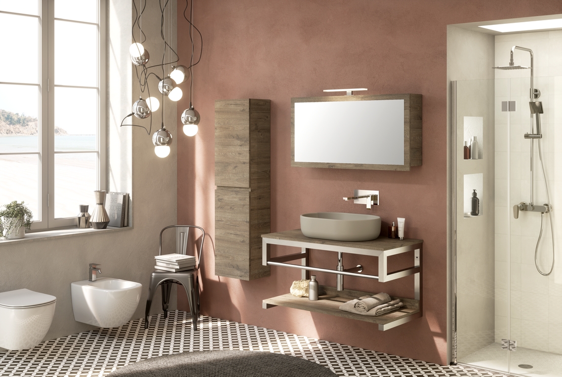 Farbiges Badezimmer mit Dusche. Rosa Wände und schwarz-weiße Zementfliesen, ein Vintage Touch - Inspirationen Iperceramica