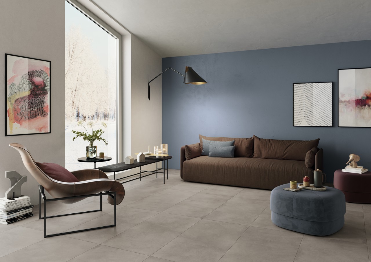 Modernes Wohnzimmer mit Zementoptik und Blau- und Grautönen an den Wänden - Inspirationen Iperceramica