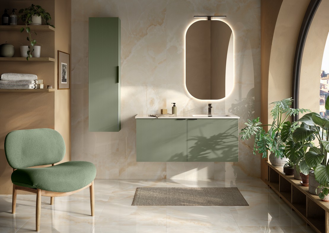Modernes Luxusbad mit Feinsteinzeug in beiger Onyx-Marmoroptik und geripptem grünem Badmöbel - Inspirationen Iperceramica