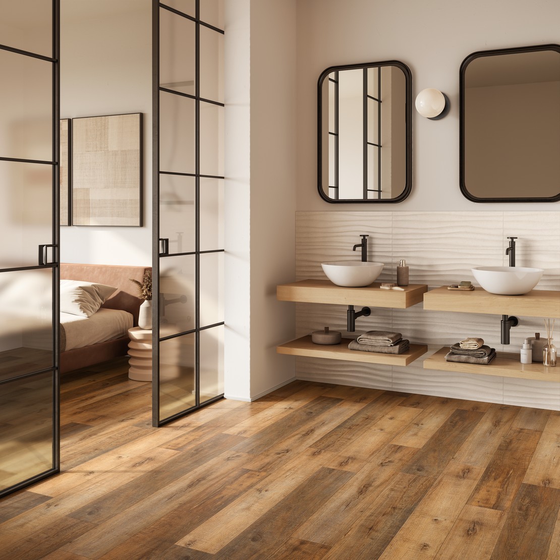 Salle de bains moderne luxueuse avec sol effet bois et revêtement effet pierre beige - Inspirations Iperceramica