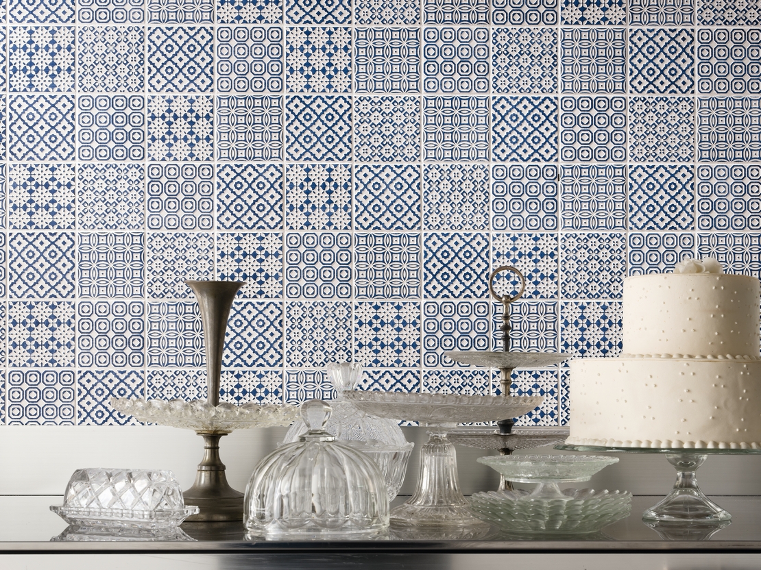 Small vintage and rustic kitchen in shades of blue