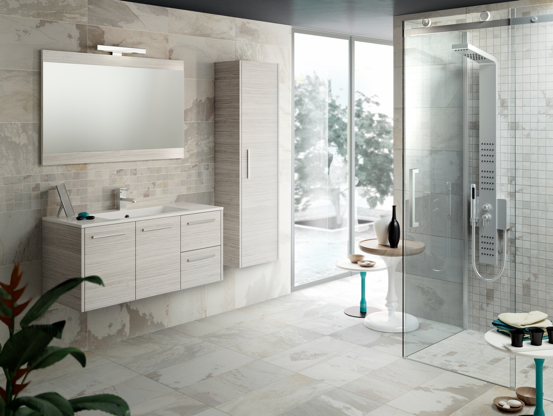 Salle de bains moderne avec douche, imitation pierre aux nuances gris-beige. - Inspirations Iperceramica