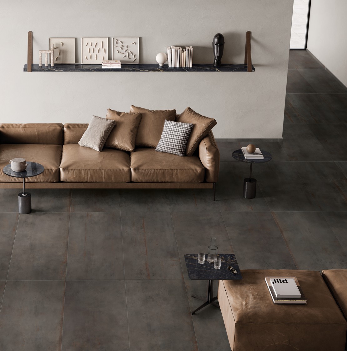 Séjour moderne de luxe minimaliste style industriel, sol imitation béton gris - Inspirations Iperceramica