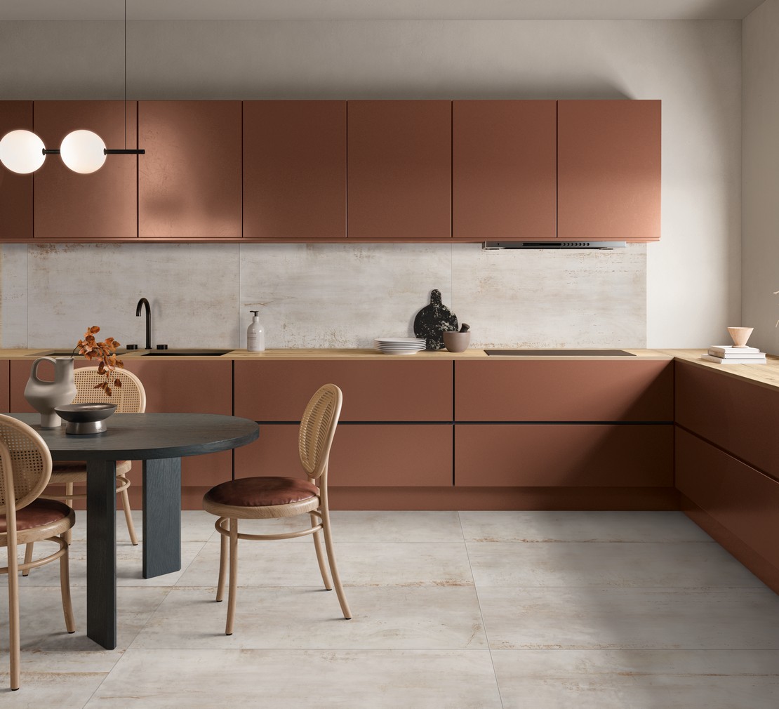 Cuisine moderne minimaliste de luxe au style industriel avec effet béton blanc - Inspirations Iperceramica
