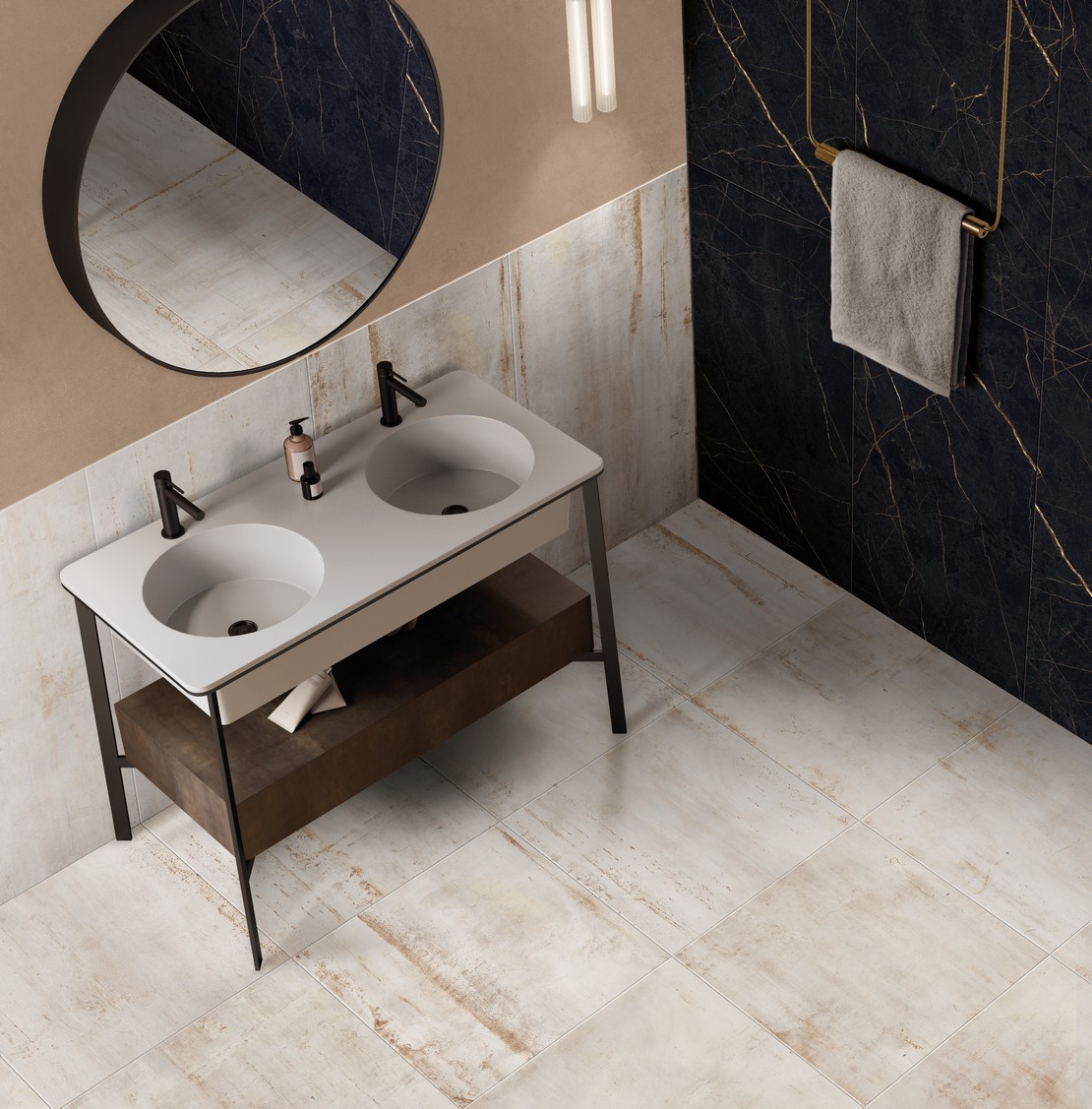 Bagno moderno di lusso con pavimento e rivestimento effetto marmo bianco e nero - Ambienti Iperceramica