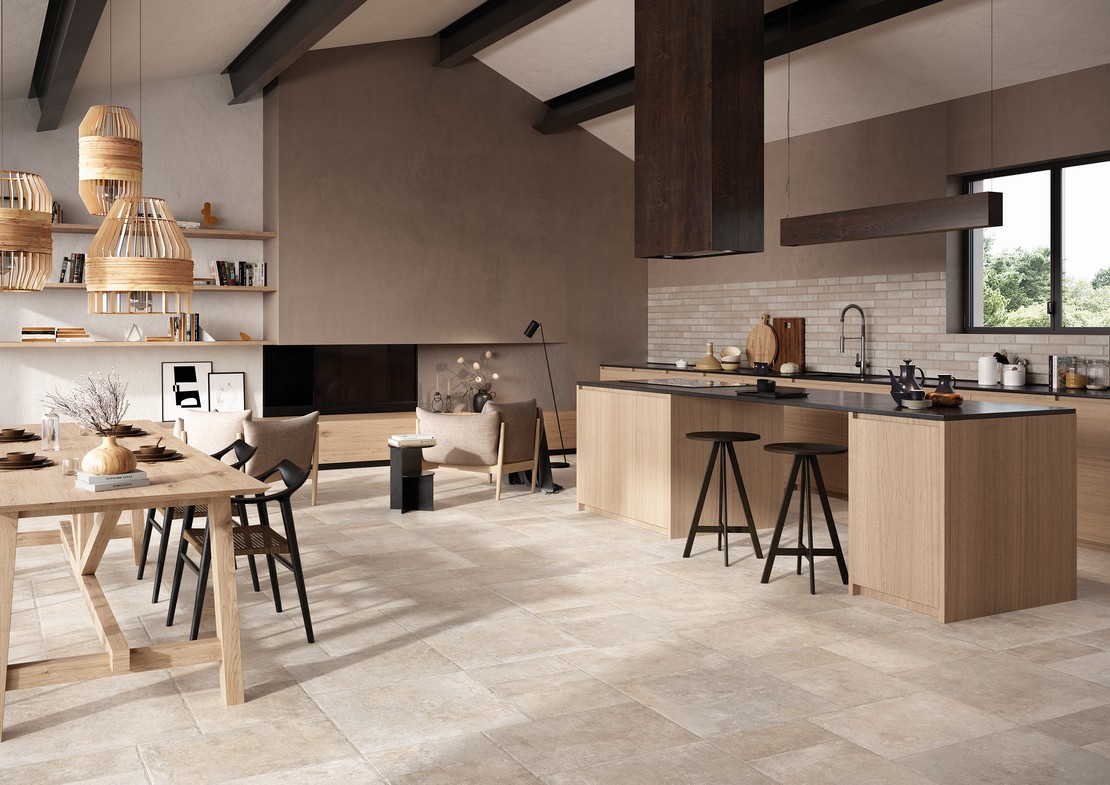 Moderne, rustikale offene Küche mit Boden- und Wandfliesen in Steinoptik  - Inspirationen Iperceramica