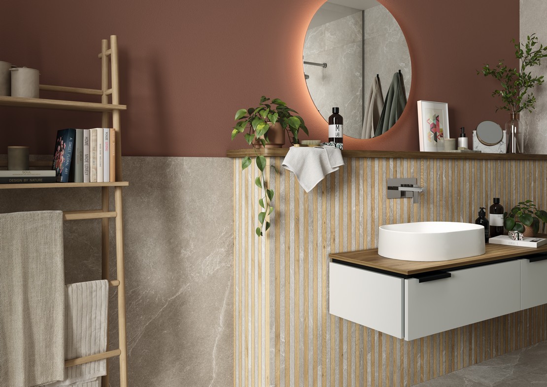 Salle de bains moderne avec mosaïque effet bois et pierre grise - Inspirations Iperceramica