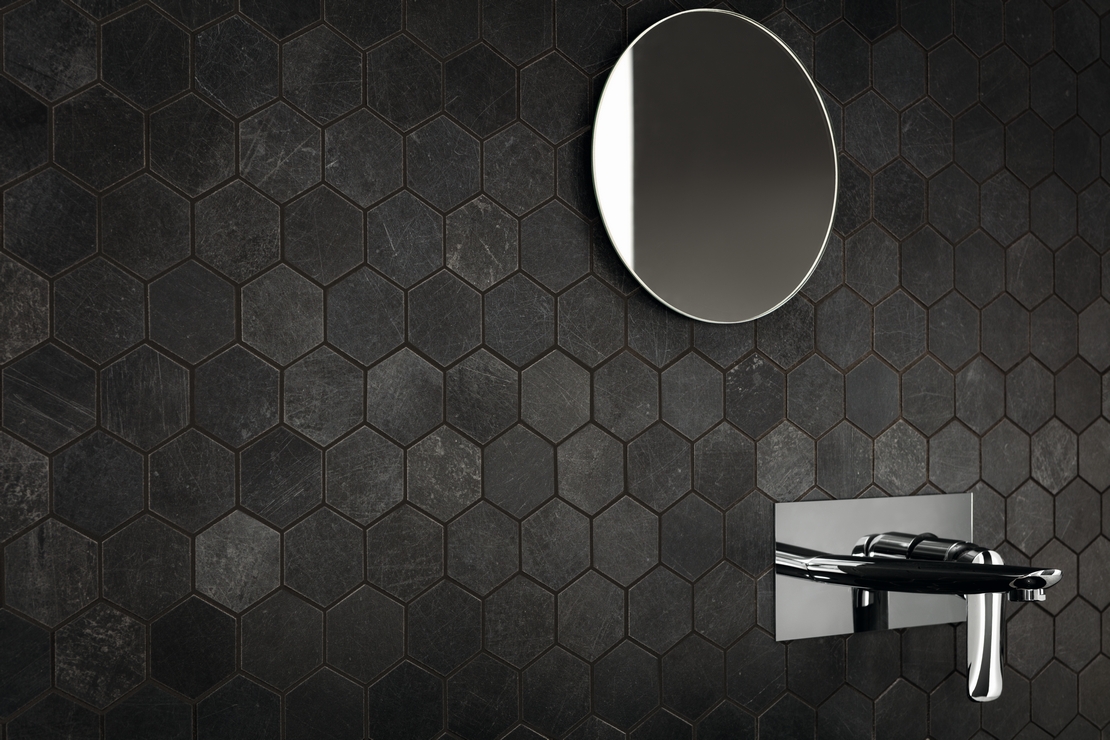 Modernes Badezimmer in schwarzer Zementoptik für ein echtes Luxusbad - Inspirationen Iperceramica