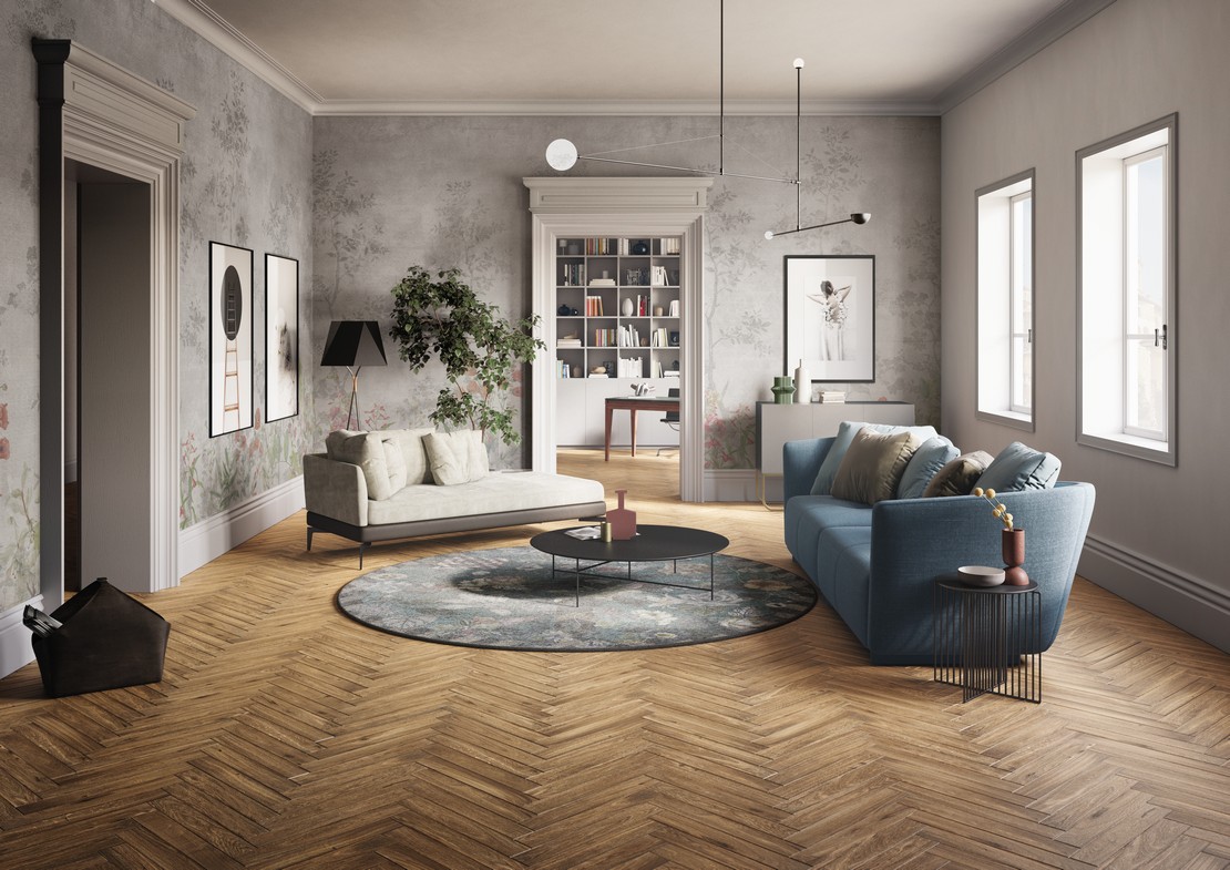 Elegantes und klassisches Wohnzimmer mit Parkettboden und Tapete - Inspirationen Iperceramica