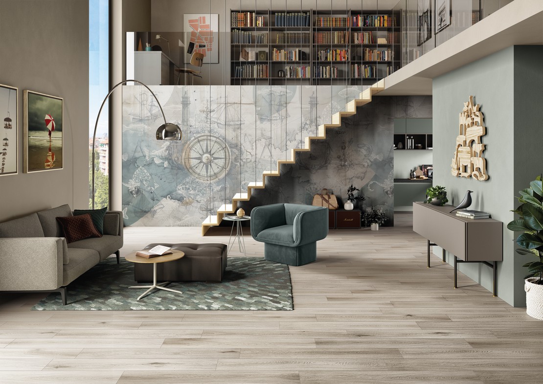 Séjour moderne ouvert style industriel avec sol effet bois et papier peint  - Inspirations Iperceramica