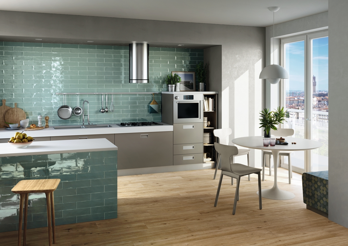 Vintage-Küche mit Halbinsel: Holz-Effekt und Blau-und Grüntöne - Inspirationen Iperceramica