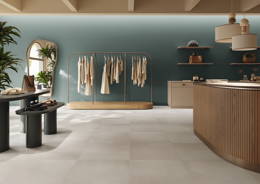 Magasin moderne avec sol effet béton et revêtement en bois - Inspirations Iperceramica