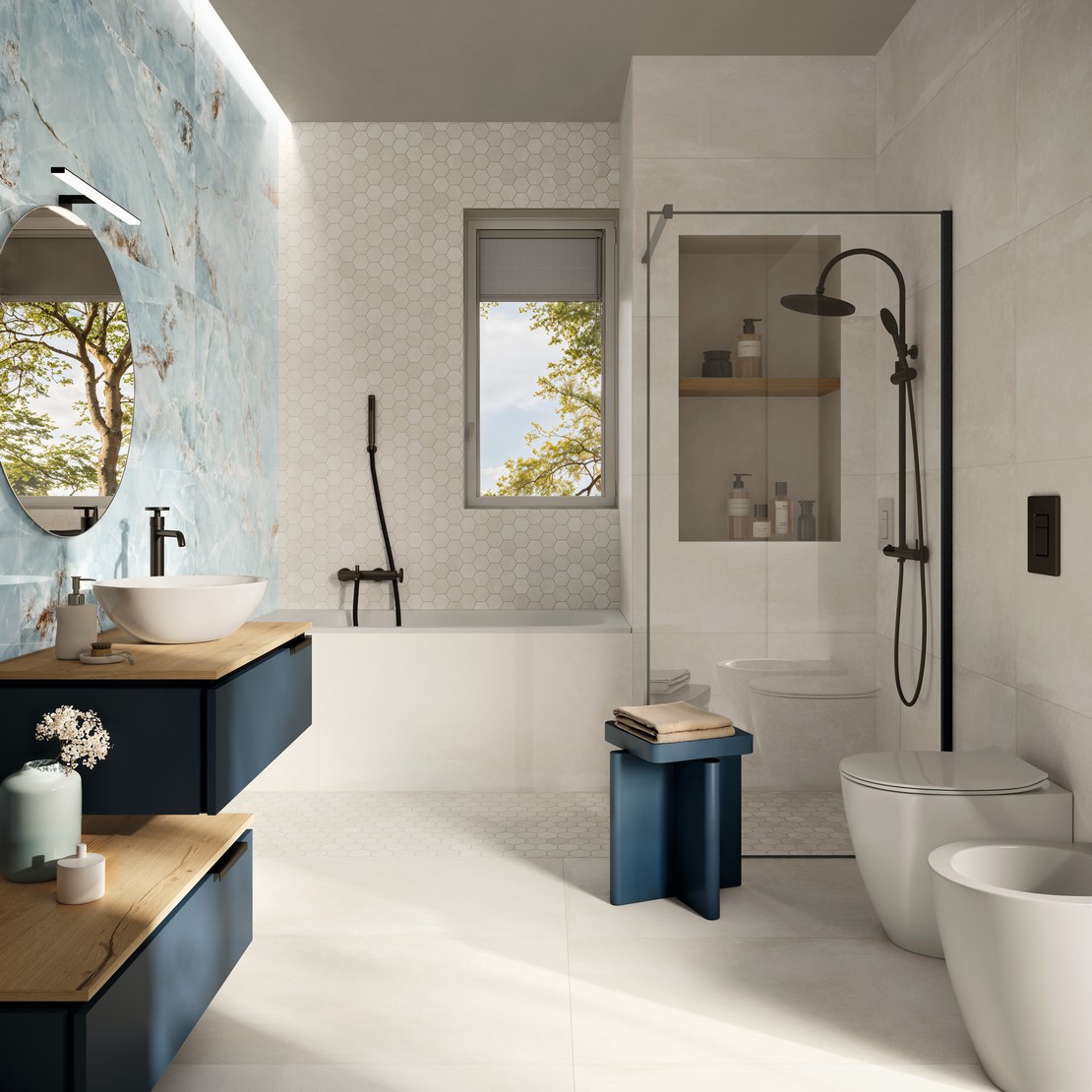 Petite salle de bains moderne avec carrelage effet béton blanc et marbre coloré  - Inspirations Iperceramica