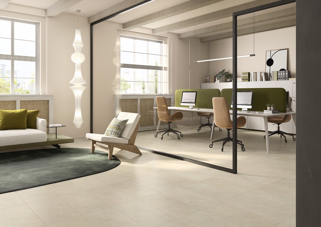 Modernes und leuchtendes Büro mit hellem Boden Zementoptik - Inspirationen Iperceramica