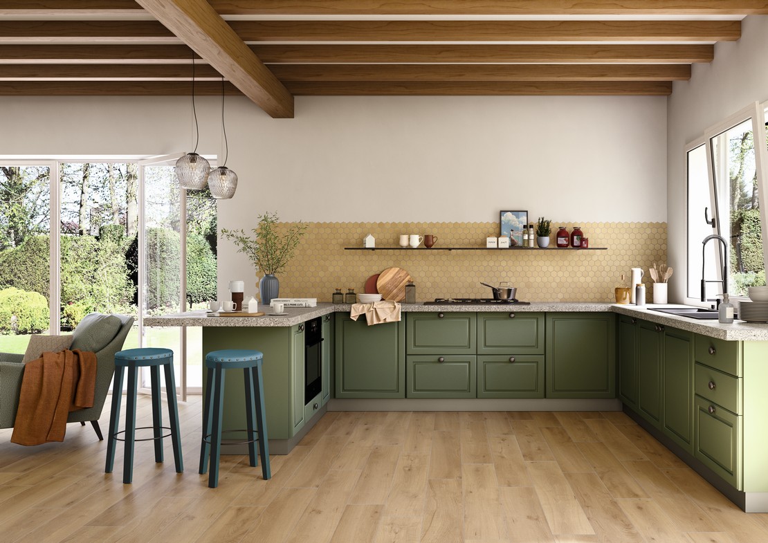 Cuisine moderne en angle avec crédence en mosaïque effet terre cuite et sol en grès cérame effet bois - Inspirations Iperceramica