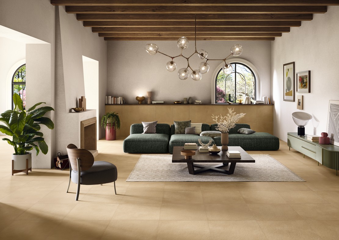 Elegantes Wohnzimmer mit Boden Cotto-Optik gelb - Inspirationen Iperceramica