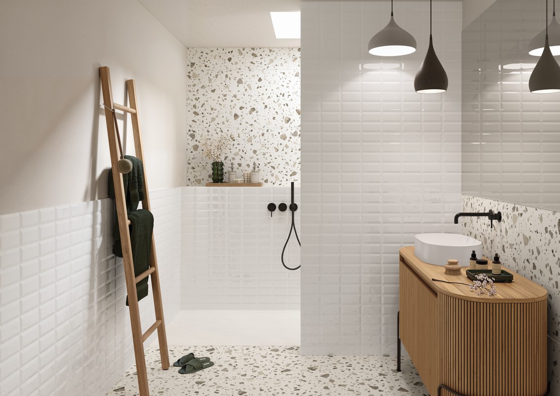 Salle de bains blanche moderne de luxe effet terrazzo avec douche - Inspirations Iperceramica