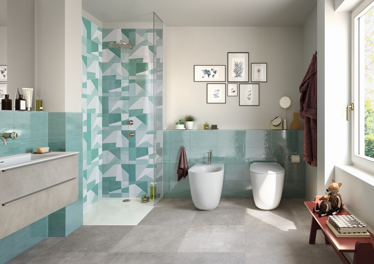 Salle de bains avec douche dans des tons de vert et de gris avec sol effet béton. - Inspirations Iperceramica