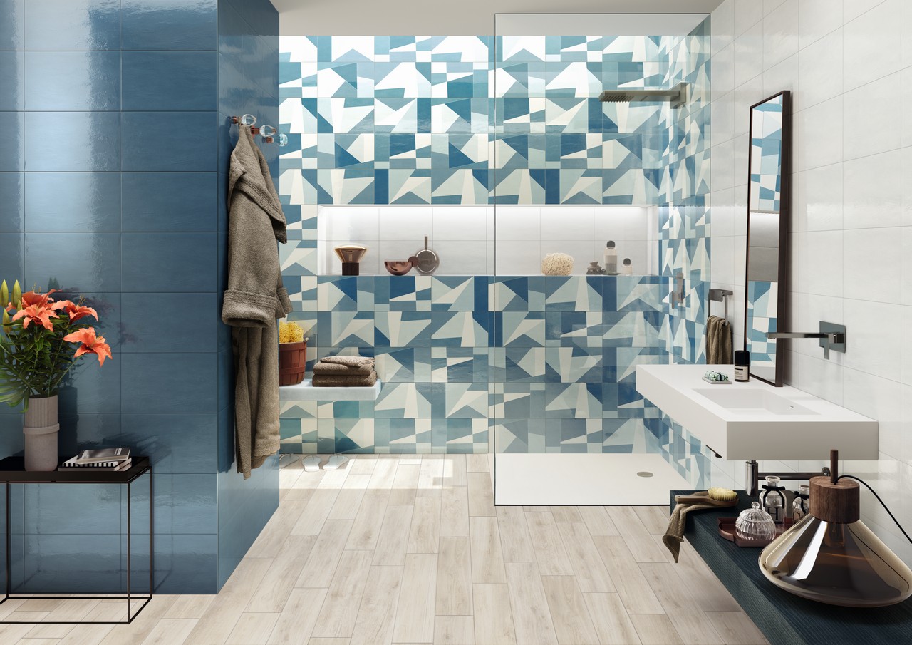 Salle de bains moderne dans des tons de blanc et de bleu avec sol en grès cérame imitation bois. - Inspirations Iperceramica