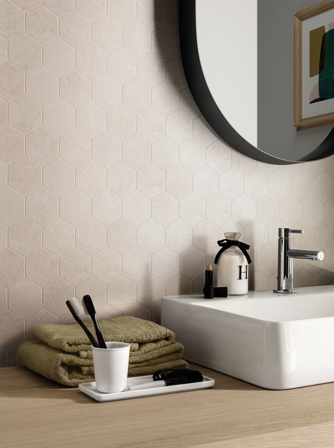 Modern bathroom with beige stone-effect mosaic wall tiles