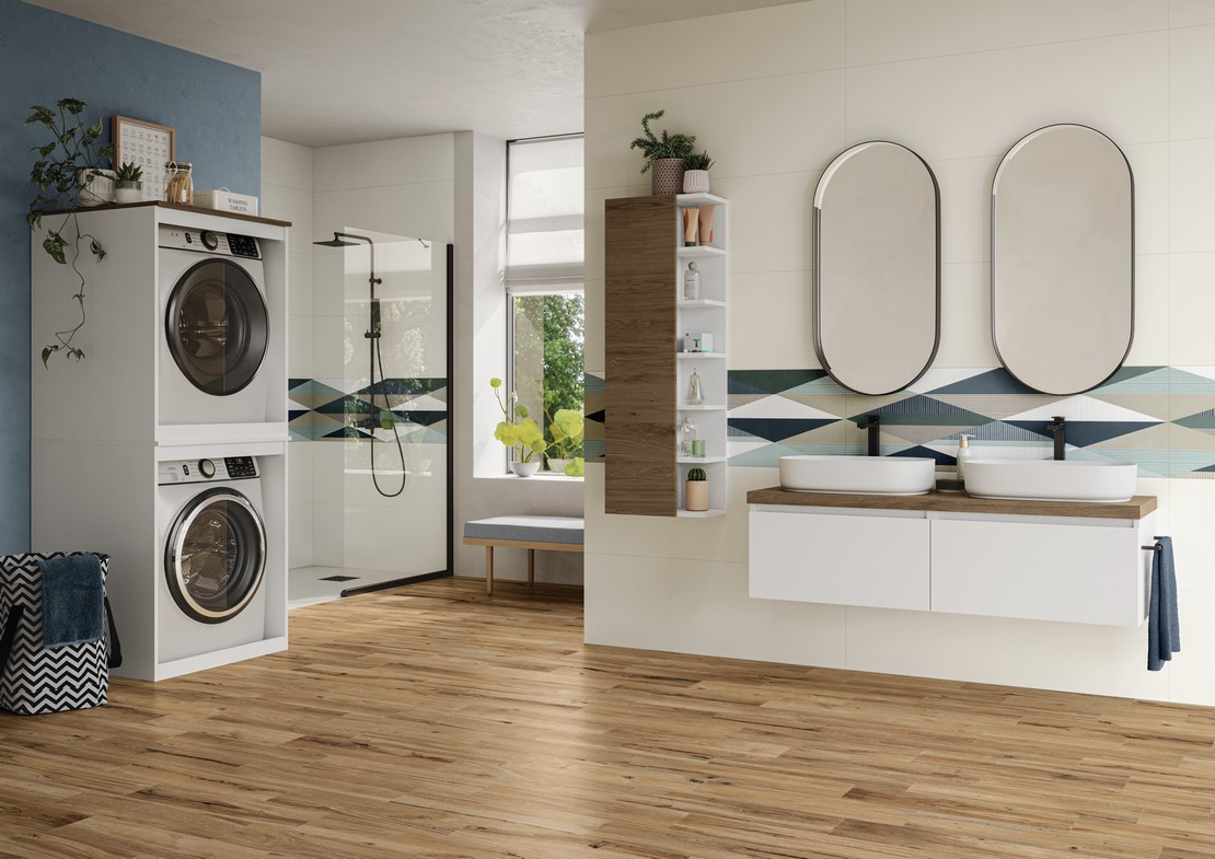 Badezimmer mit Dusche, Boden Holzoptik Braun und Wände Blau - Inspirationen Iperceramica