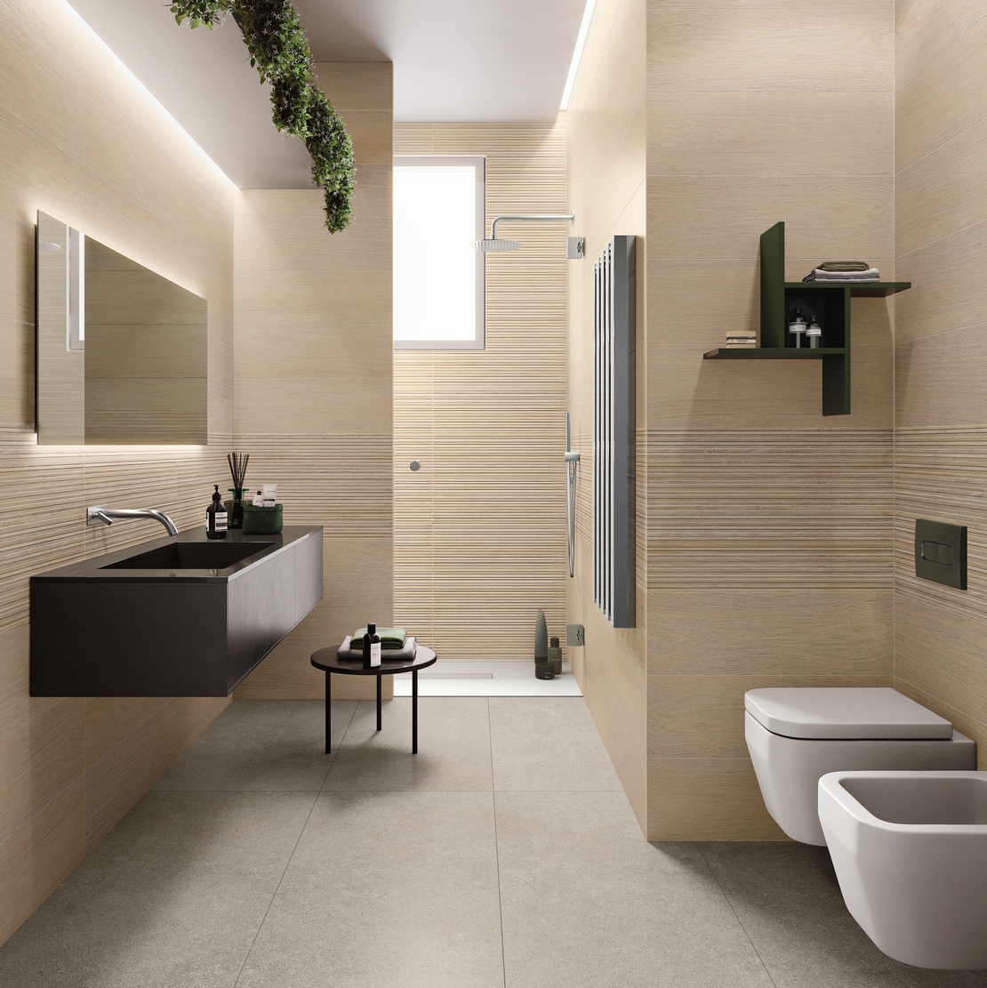 Salle de bains moderne, en longueur, avec douche. Effet bois et béton en beige et gris. - Inspirations Iperceramica