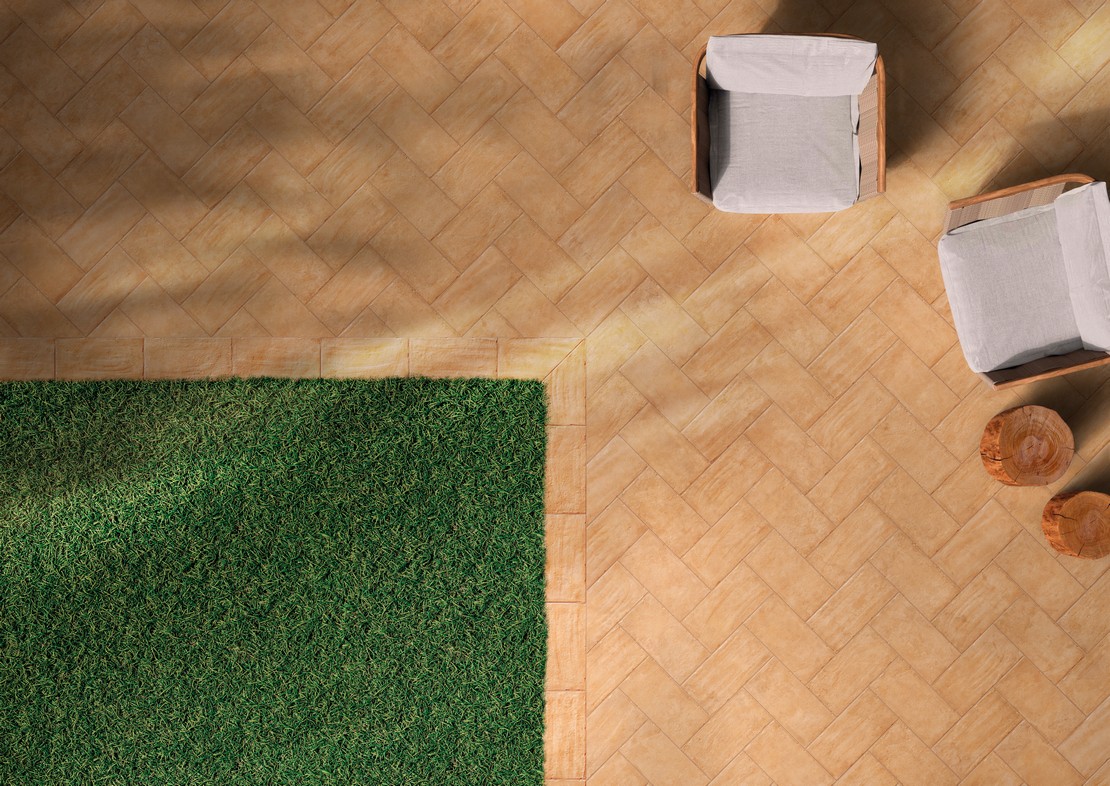 Terrasse traditionnelle avec sol effet terre cuite - Inspirations Iperceramica