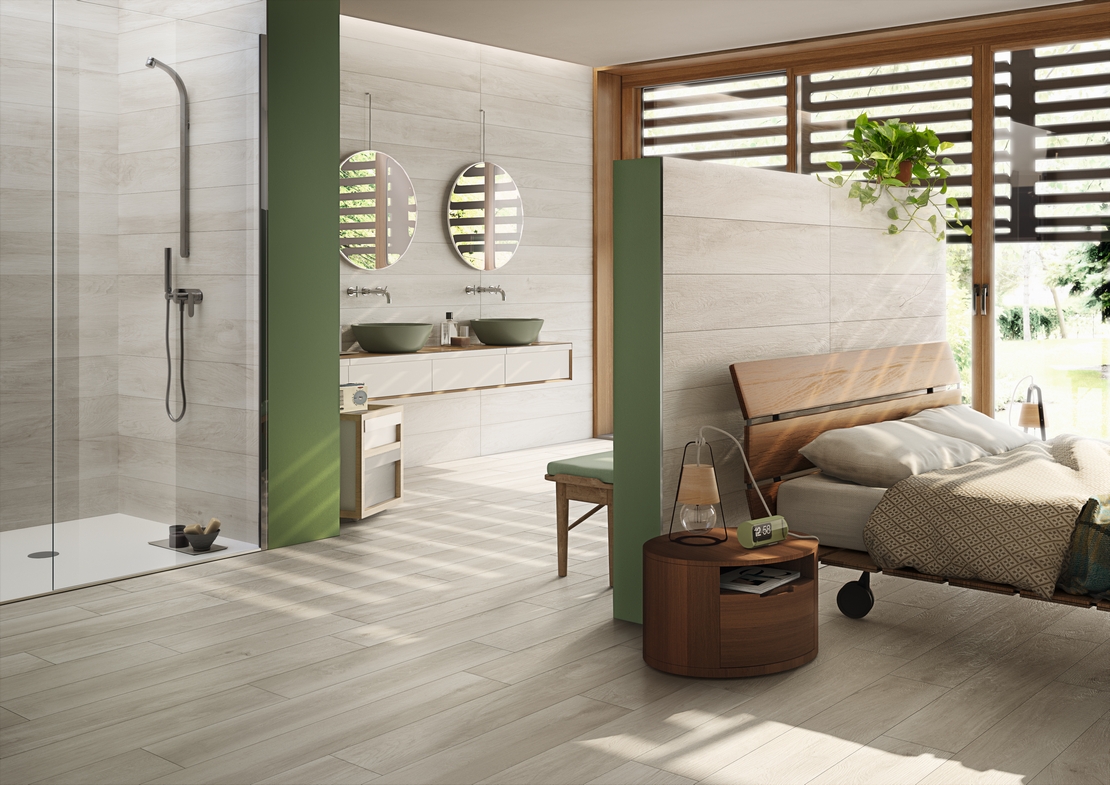 Salle de bains moderne de luxe avec douche. Imitation bois, tons de blanc, de gris et de vert. - Inspirations Iperceramica