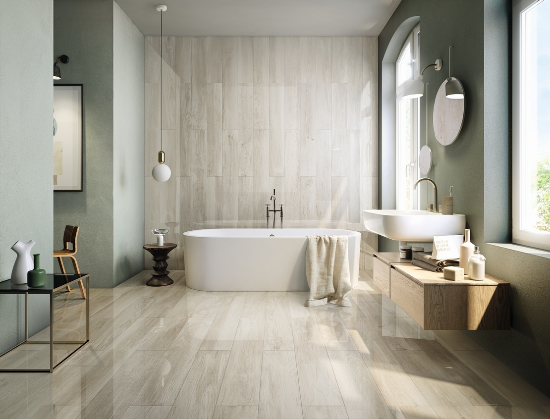 Salle de bains classique, de luxe, avec baignoire : effet bois brillant blanc, beige et gris. - Inspirations Iperceramica