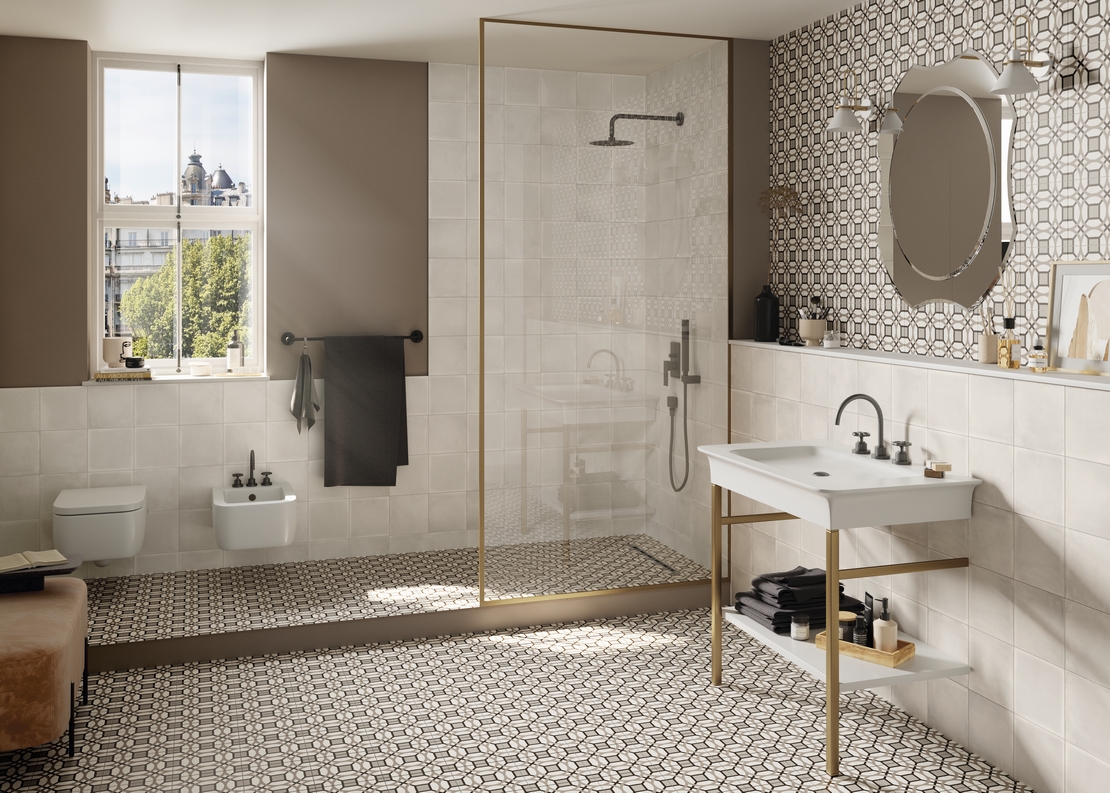 Luxuriöses Vintage-Badezimmer mit Walk-in Dusche: Klassische Dekoration in Weiß, Beige, Grau - Inspirationen Iperceramica