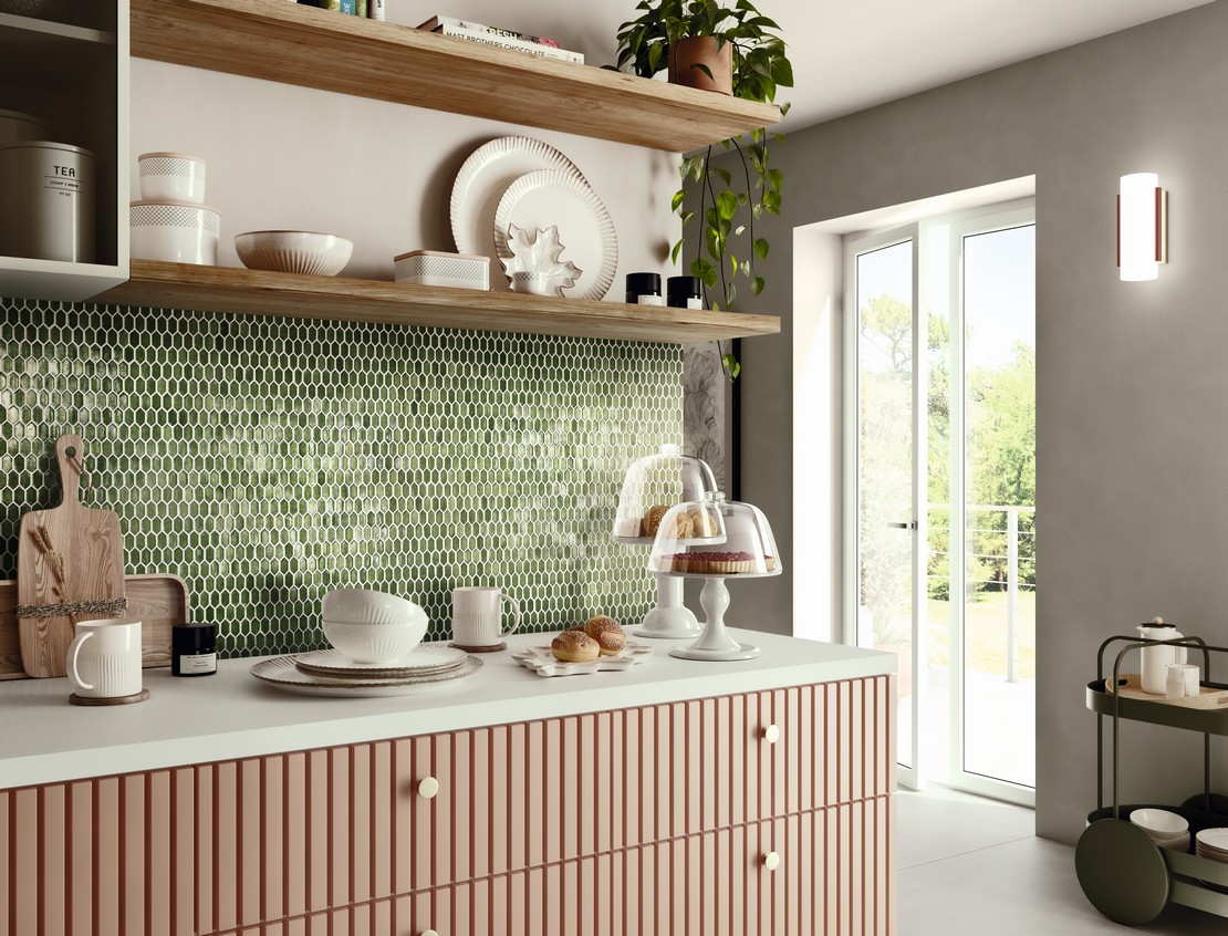 Cuisine style shabby chic avec mosaïque verte très élégante - Inspirations Iperceramica