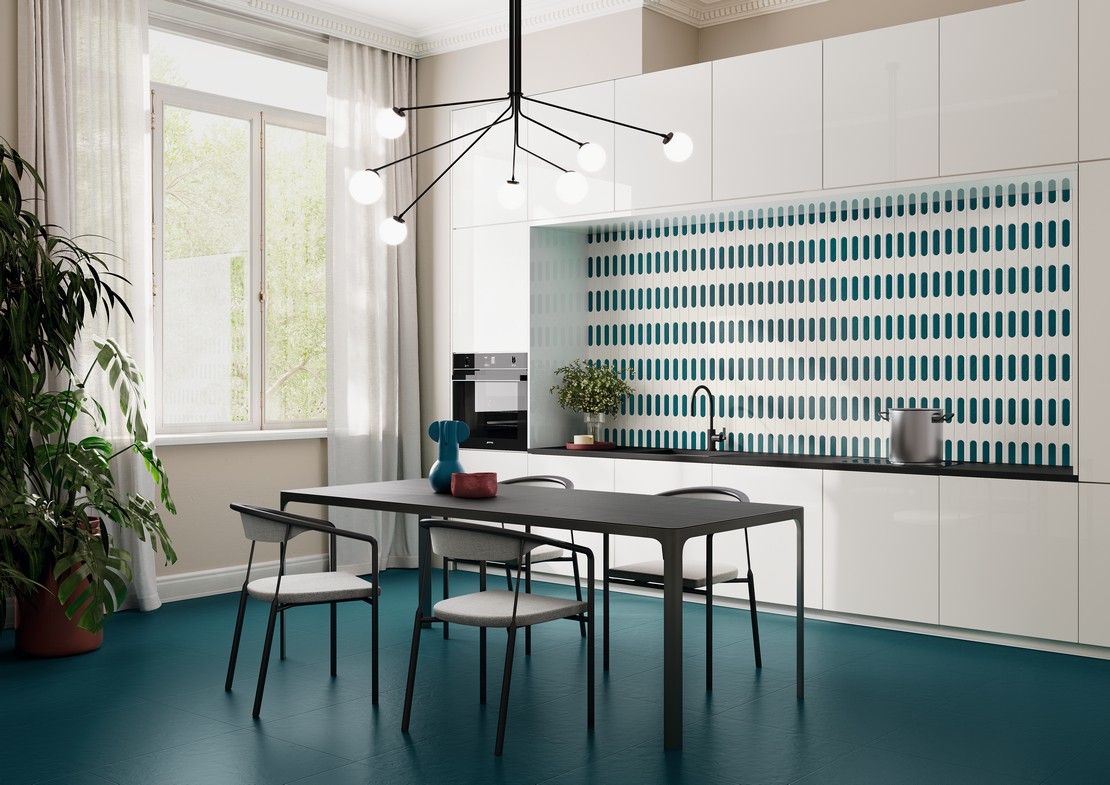 Moderne Küche mit Halbinsel und farbigen Fliesen  - Inspirationen Iperceramica