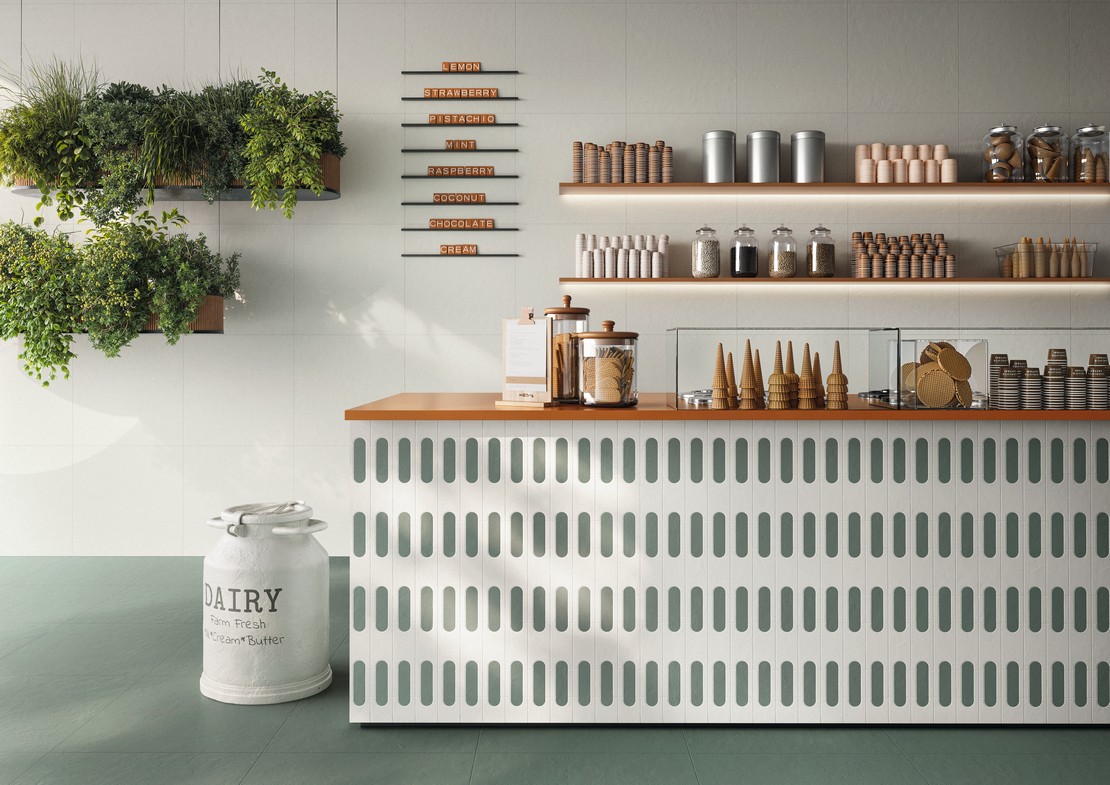 Glacier moderne linéaire avec carrelage coloré - Inspirations Iperceramica