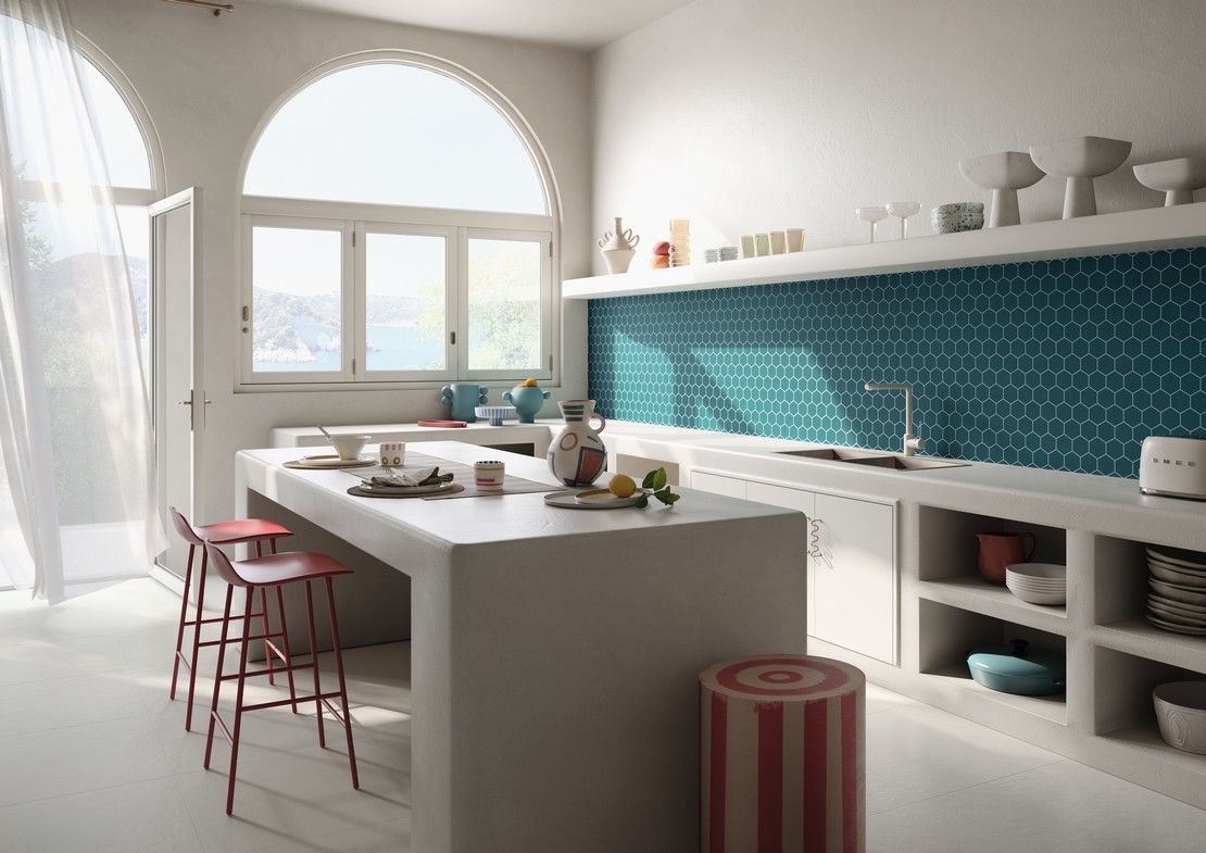 Cucina lineare e moderna con piastrelle colorate - Ambienti Iperceramica