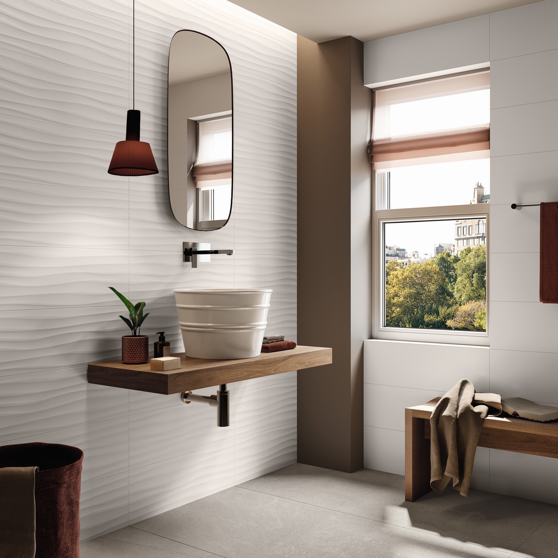 Salle de bains moderne minimaliste de luxe. Grès cérame gris, carrelage motif vague 3D blanc-gris. - Inspirations Iperceramica