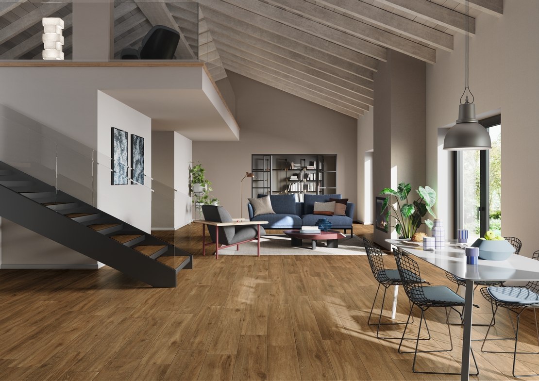 Soggiorno moderno open space, pareti blu e pavimento effetto legno beige, grigio - Ambienti Iperceramica