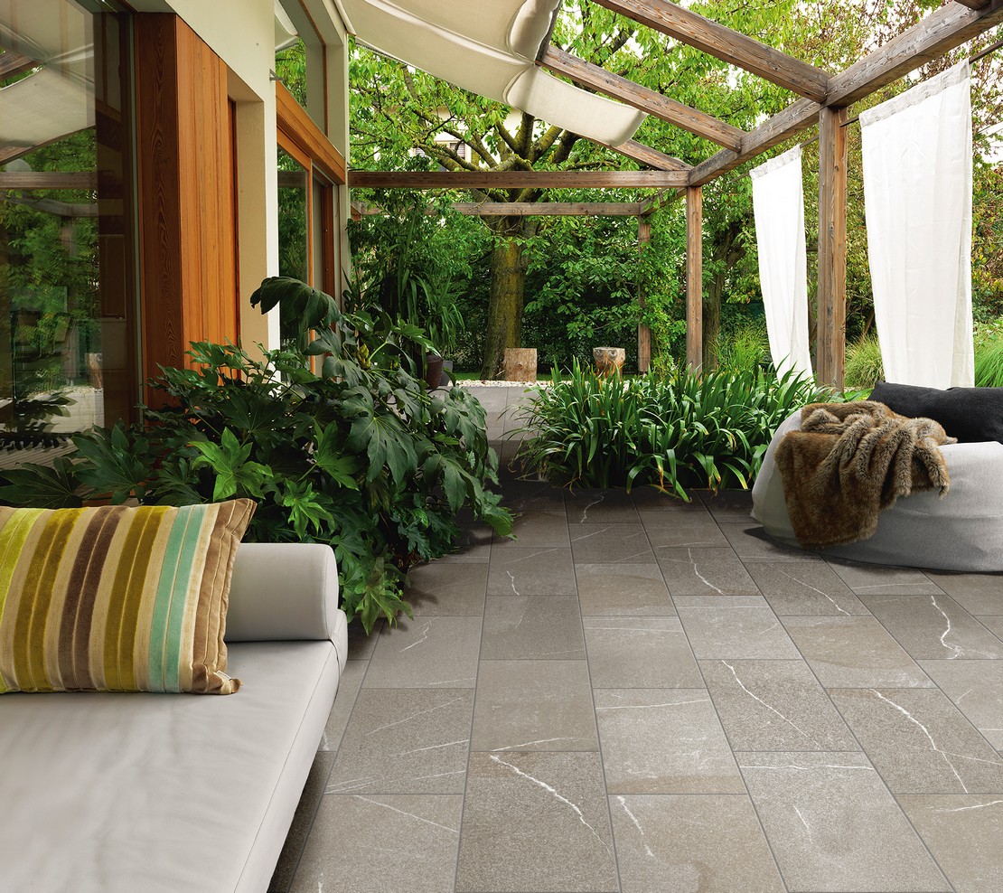 Traditional-style patio with gray stone-effect flooring