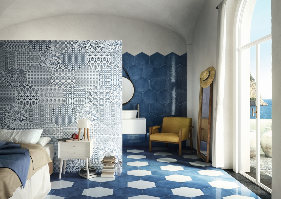 Chambre moderne chic, carrelage hexagonal blanc et bleu, motif vintage. - Inspirations Iperceramica