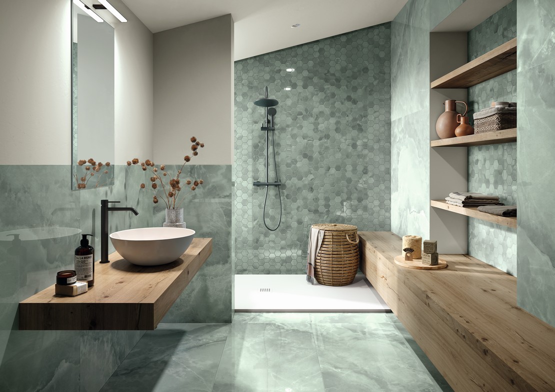 Green bathroom with elegant and modern shower, with mosaic tiles