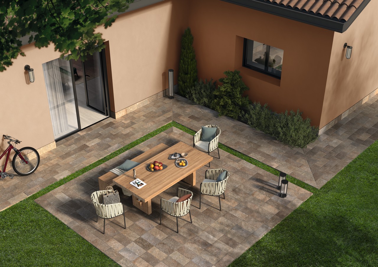Garden with rustic-style stone-effect patio