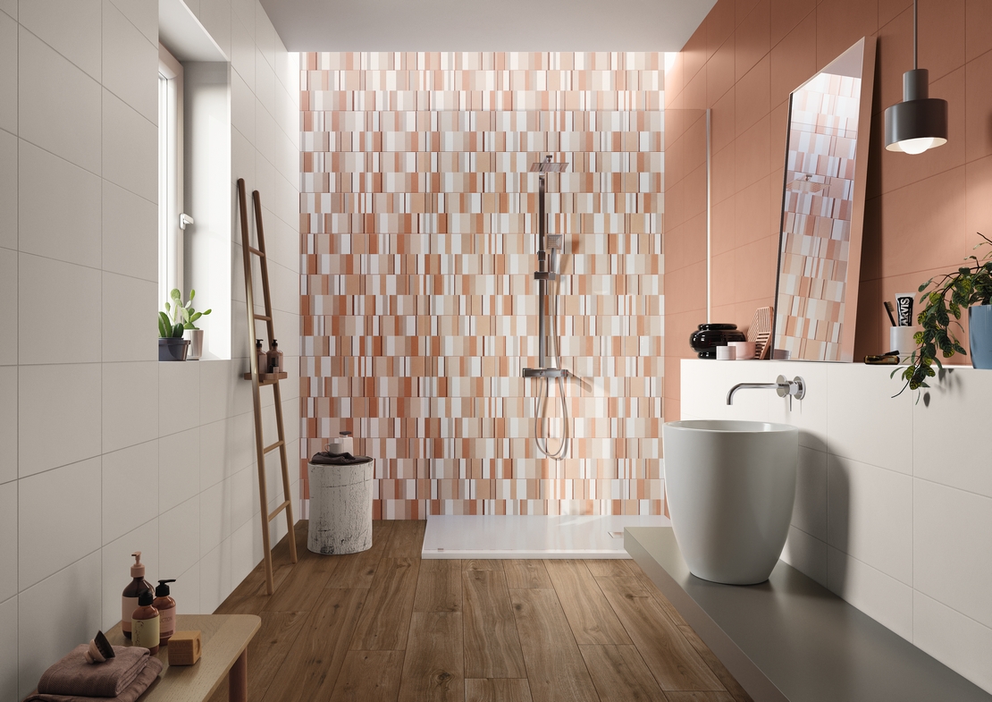 Salle de bains moderne colorée avec douche. Carrelage rose, motif géométrique et bois rustique. - Inspirations Iperceramica