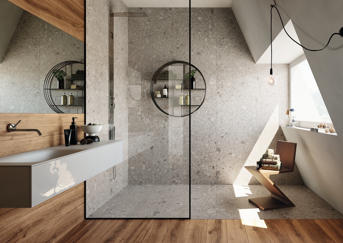 Bagno moderno di lusso con doccia. Rustico legno e minimalista effetto pietra grigio - Ambienti Iperceramica