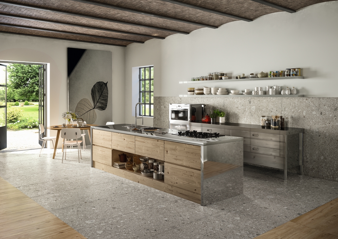 Cuisine moderne de luxe dans des tons de beige et de gris. Imitation bois et pierre pour une touche rustique. - Inspirations Iperceramica