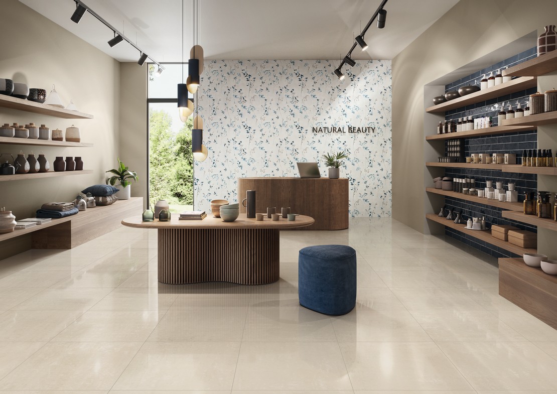 Modernes Geschäft mit Boden Steinoptik Beige und Wandfliesen Tapetenoptik - Inspirationen Iperceramica
