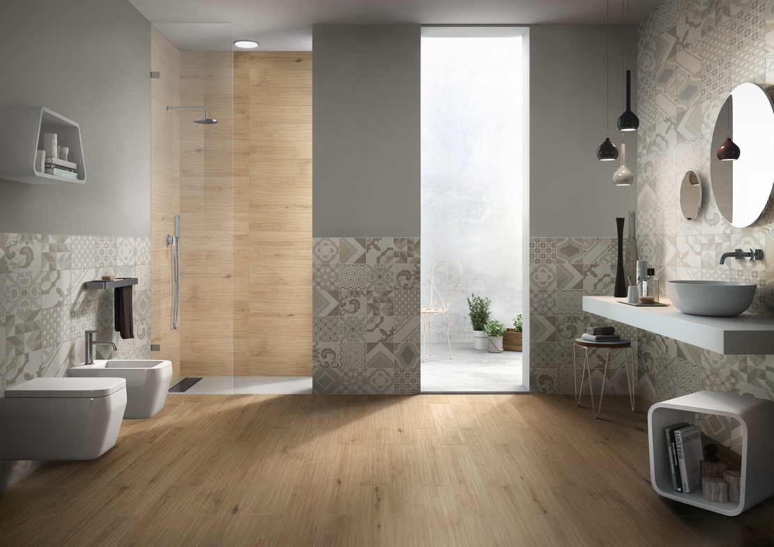 Bagno moderno con doccia. Effetto legno, piastrelle vintage: un tocco di lusso - Ambienti Iperceramica